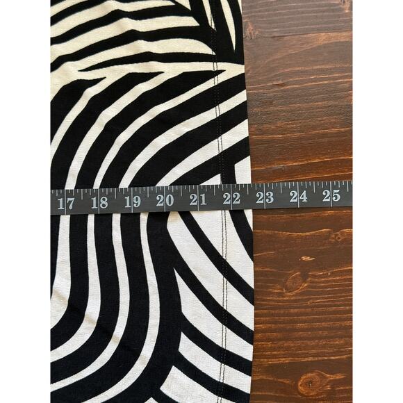 TRAVLERS by Chico Black White Geometric Print Business Office Casual Top Sz 3 - Picture 11 of 12